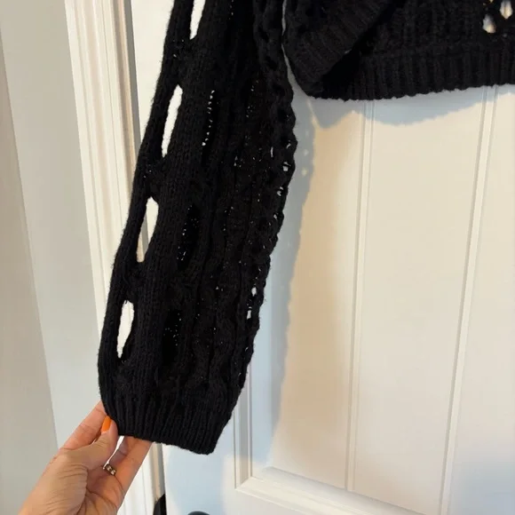 Cider Women's Knit Round Neckline Hollow Out Long Sleeve Crop Top Sz Medium NWT - Picture 4 of 8